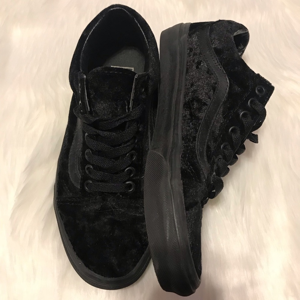 WOMENS BLACK VELVET VANS